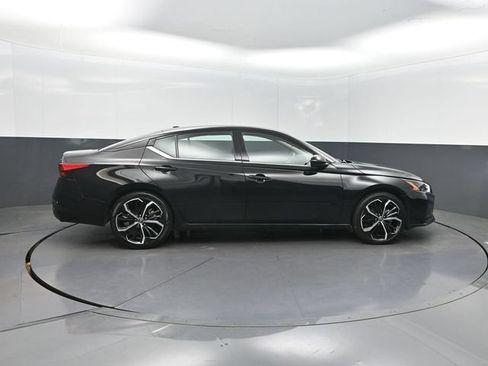 Used 2024 Nissan Altima 2.5 SR w/ SR Premium Package FWD image 30