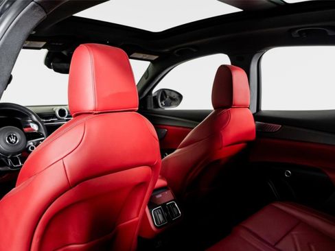 Used 2023 Maserati Grecale Modena image 35