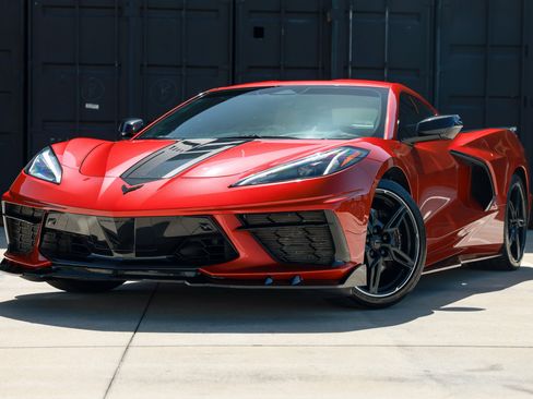 Used 2024 Chevrolet Corvette Stingray Preferred Cpe w/ Z51 Performance Package RWD image 1