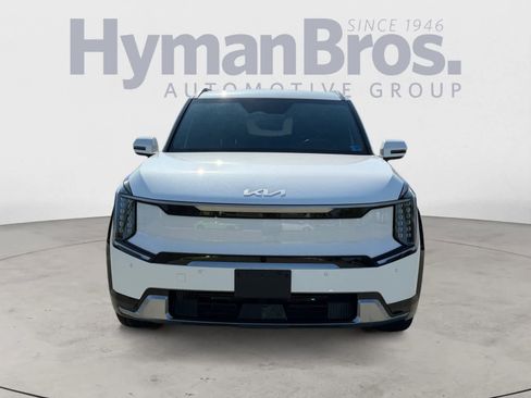 Certified 2024 Kia EV9 Land image 9