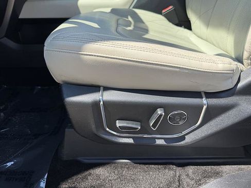 Used 2018 Ford Expedition Platinum AWD/4WD image 30