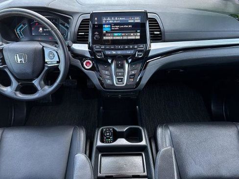 Used 2024 Honda Odyssey Touring image 3