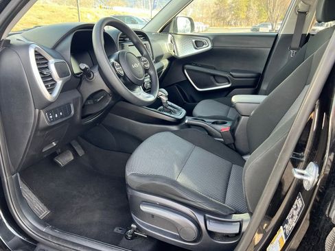 Used 2023 Kia Soul LX w/ Option Group 015 FWD image 25