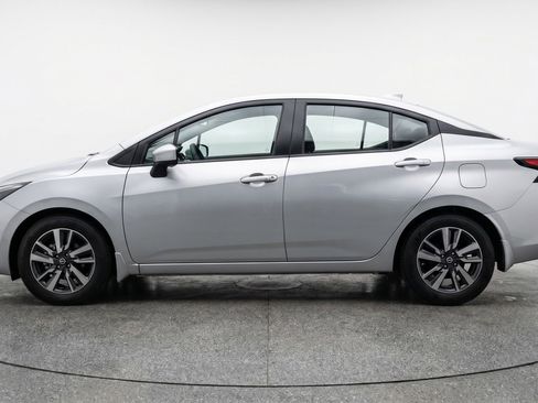 Used 2025 Nissan Versa SV FWD image 5