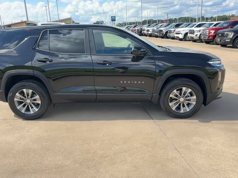 Used 2026 Chevrolet Equinox LT FWD image 2