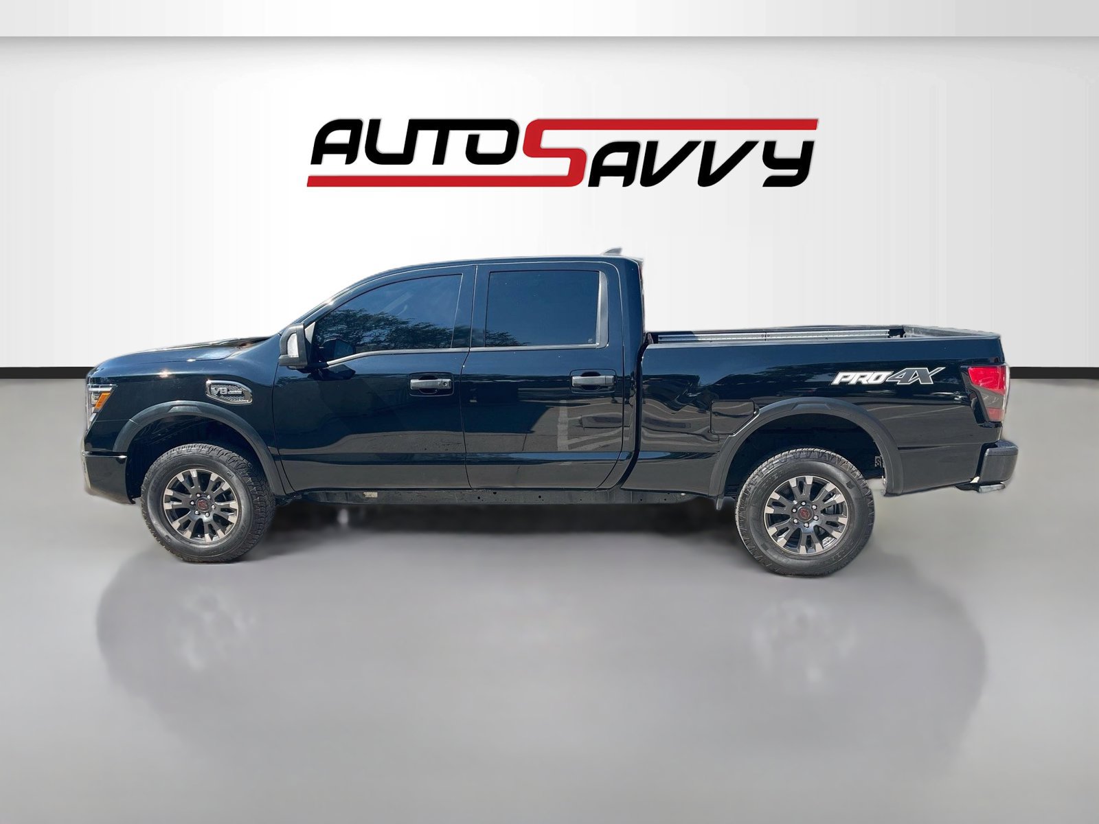 Used 2024 Nissan Titan PRO-4X w/ Pro-4x Convenience Package AWD/4WD image 4