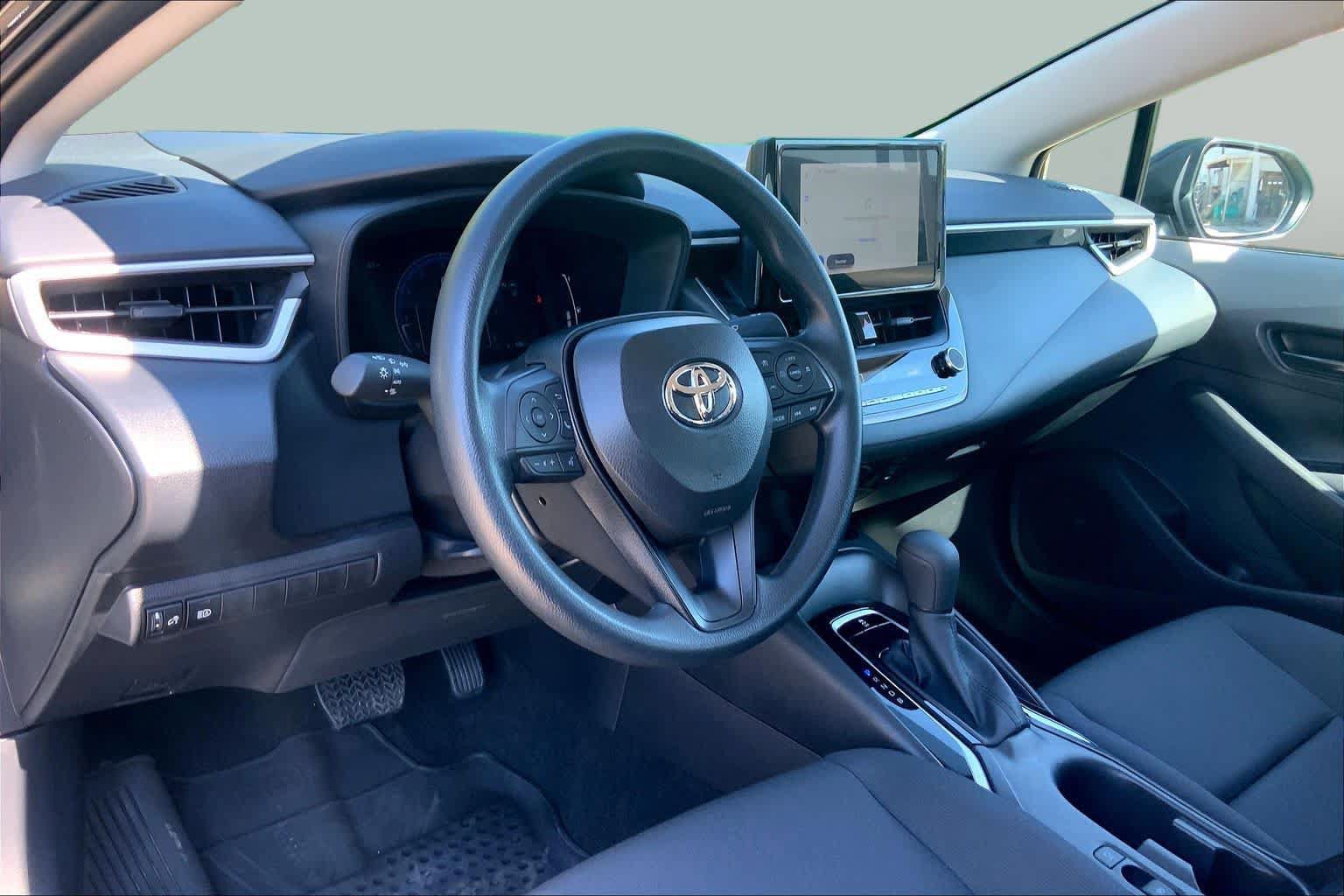 Used 2026 Toyota Corolla LE FWD image 16