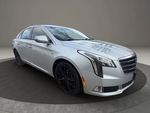 Used 2019 Cadillac XTS Luxury image 3