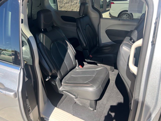 Used 2020 Chrysler Pacifica Touring-L FWD image 27