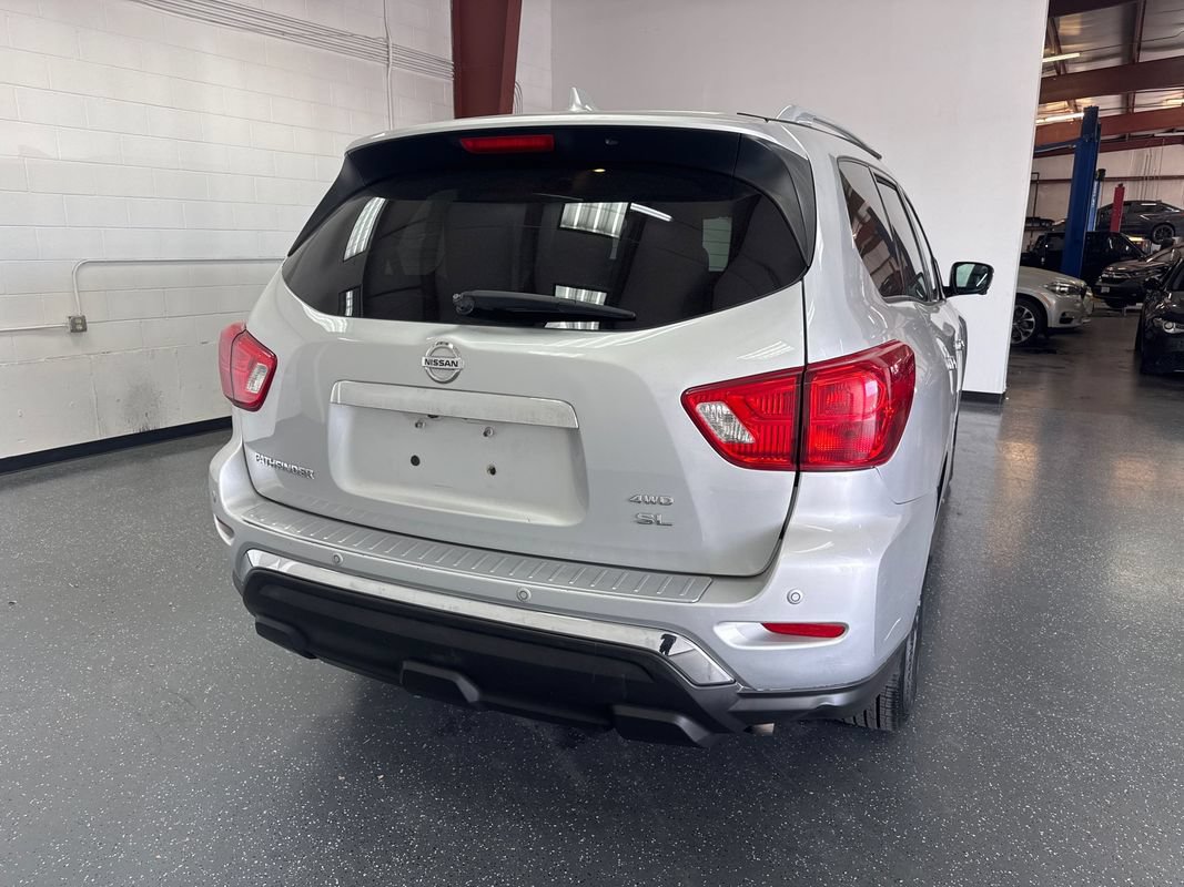 Used 2019 Nissan Pathfinder SL AWD/4WD image 4