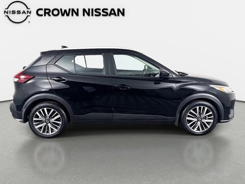 Certified 2021 Nissan Kicks SV FWD image 4