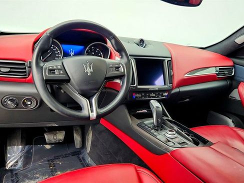 Used 2019 Maserati Levante GranLusso image 12