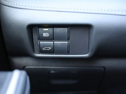 Used 2020 Toyota Highlander XLE AWD/4WD image 38