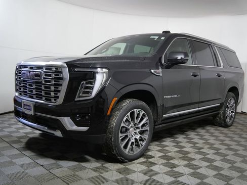 New 2026 GMC Yukon XL Denali w/ Denali Reserve Package image 5