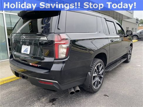 Used 2022 Chevrolet Suburban RST w/ Luxury Package image 7