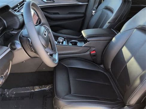 New 2025 Jeep Grand Cherokee Limited image 17