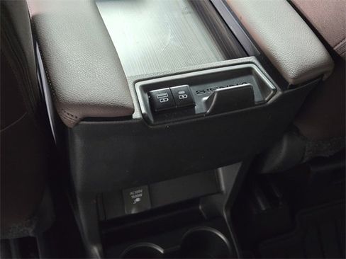 Used 2024 Toyota Sienna Platinum image 16