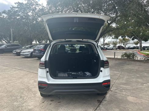 New 2026 Volkswagen Taos SE FWD image 37