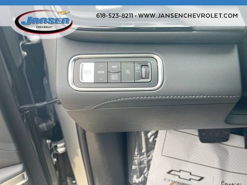 Used 2025 Buick Enclave Preferred AWD/4WD image 18