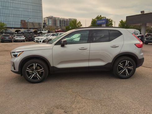 Used 2024 Volvo XC40 B5 Core AWD/4WD image 4