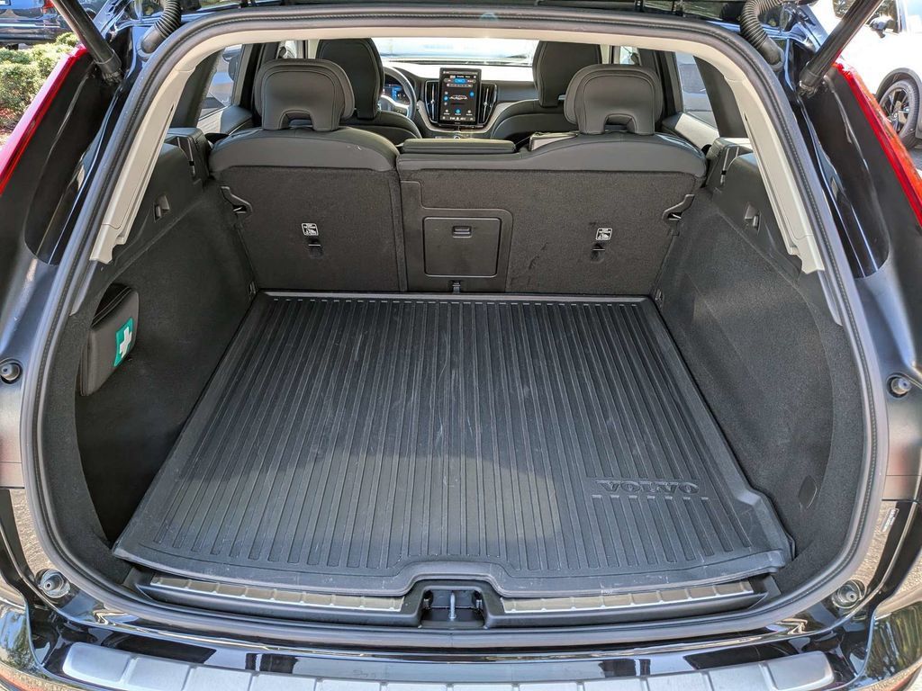Certified 2026 Volvo XC60 B5 Plus AWD/4WD image 12