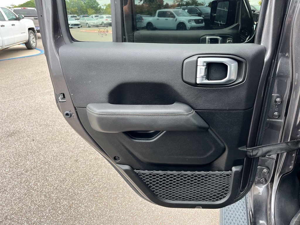 Used 2020 Jeep Gladiator Overland AWD/4WD image 18