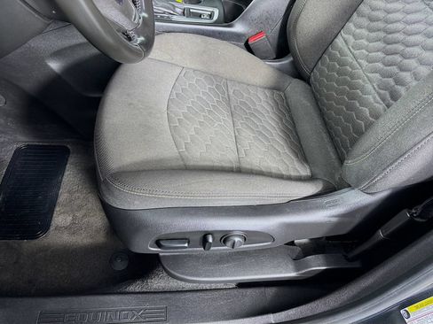 Used 2020 Chevrolet Equinox LT w/ Driver Convenience Package FWD image 18