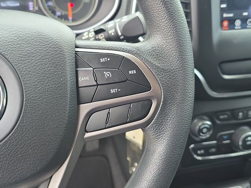 Used 2020 Jeep Cherokee Latitude image 30