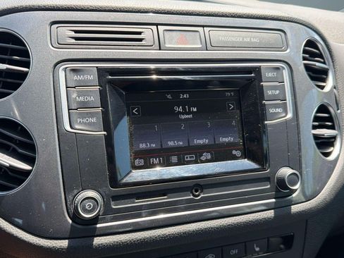 Used 2016 Volkswagen Tiguan S image 21