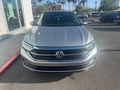Used 2024 Volkswagen Jetta SE image 2