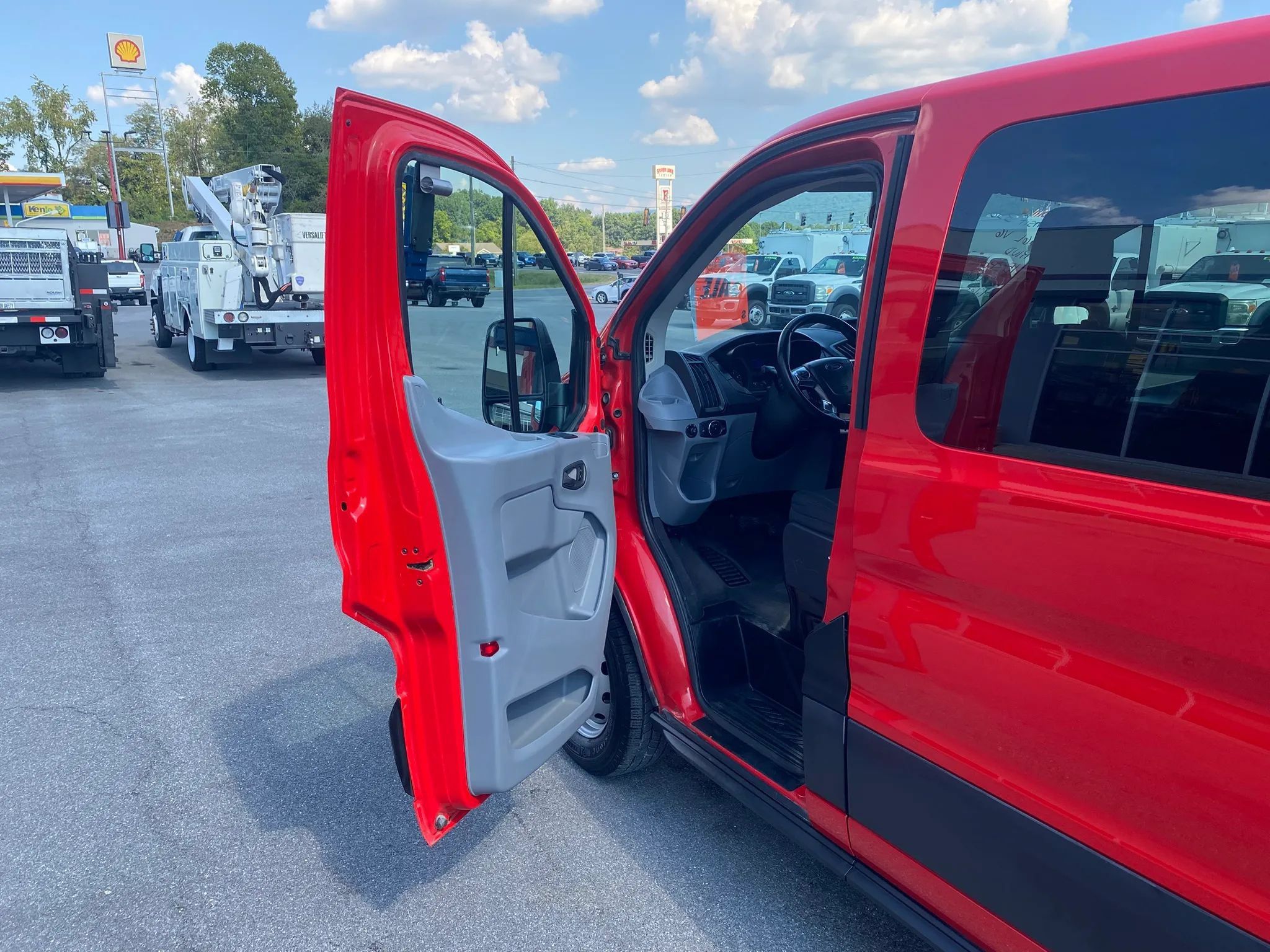 Used 2016 Ford Transit 350 XL RWD image 7