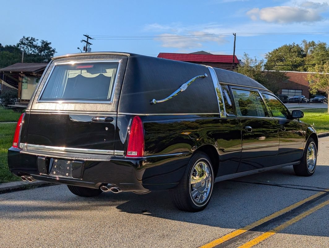 Used 2009 Cadillac DTS Hearse FWD image 5