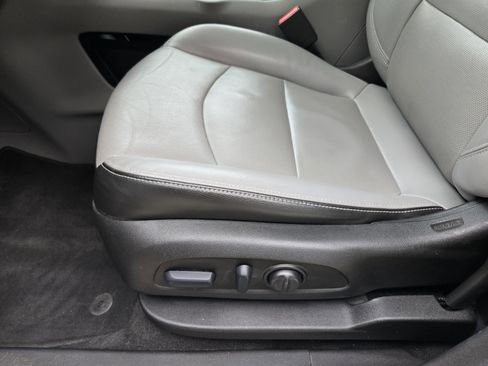 Used 2022 GMC Terrain SLT image 18