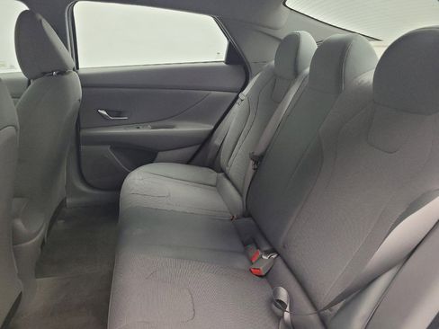 Used 2021 Hyundai Elantra SE image 18