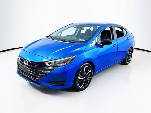 Used 2024 Nissan Versa SR FWD image 3