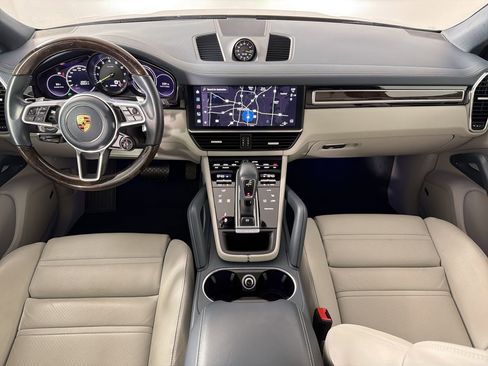 Certified 2022 Porsche Cayenne E-Hybrid Coupe AWD/4WD image 17