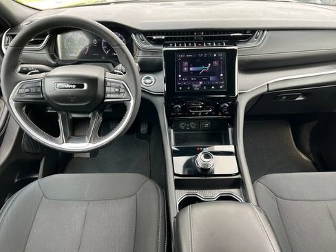 Used 2025 Jeep Grand Cherokee Laredo X w/ Luxury Tech Group I AWD/4WD image 2