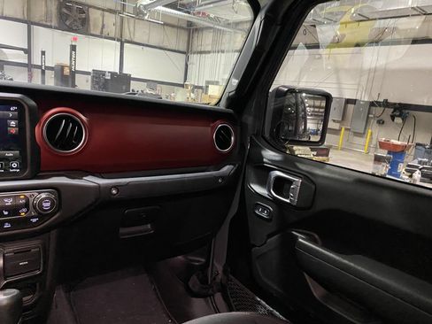 Used 2023 Jeep Gladiator Rubicon w/ LED Lighting Group AWD/4WD image 4