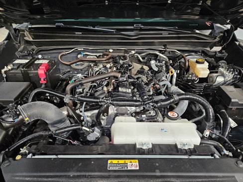 Certified 2025 Toyota Tacoma SR5 image 19