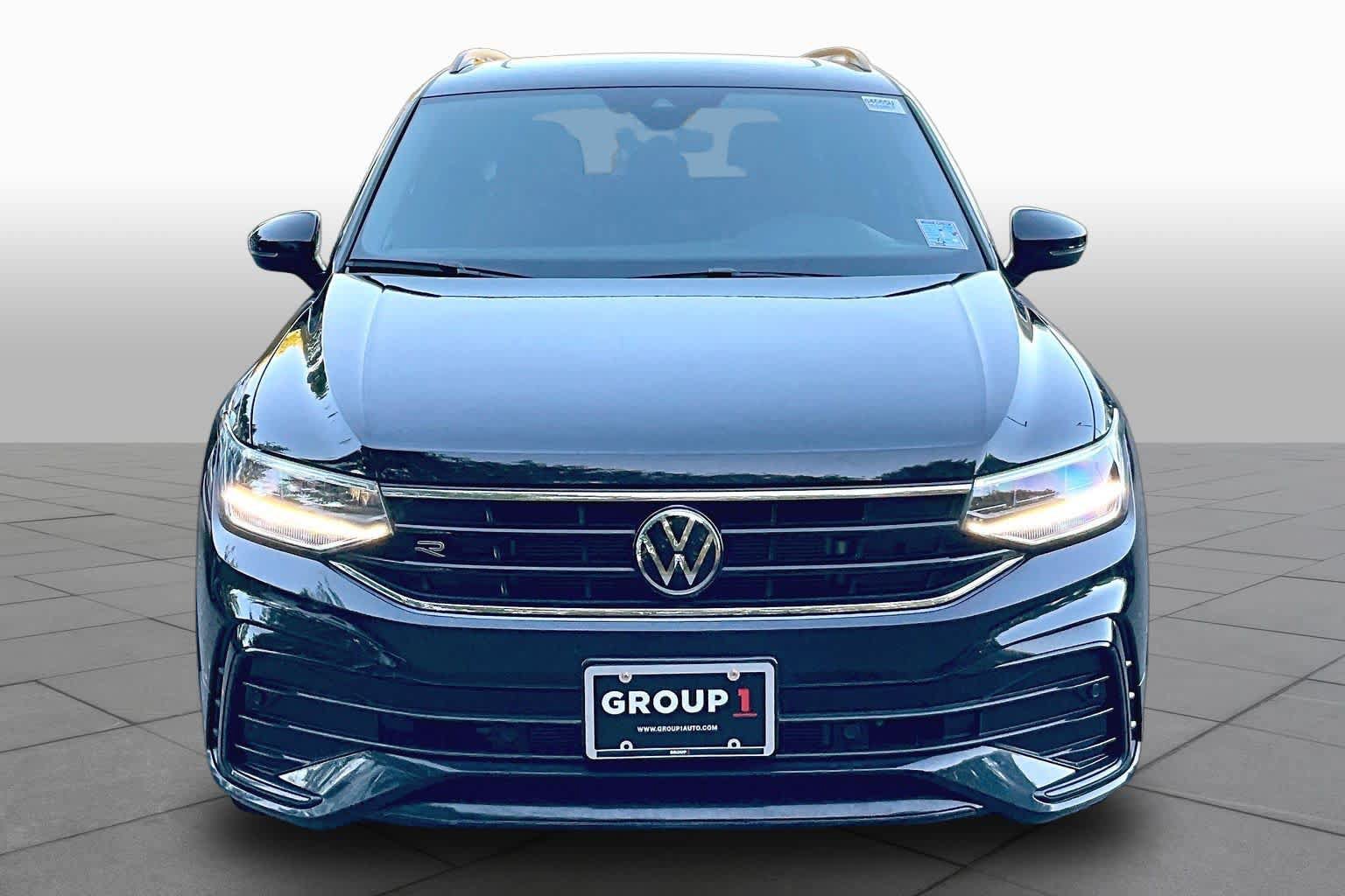 Used 2024 Volkswagen Tiguan SE R-Line AWD/4WD image 4