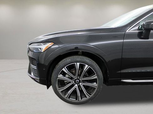 Certified 2023 Volvo XC60 B5 Ultimate w/ Climate Package image 31