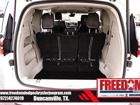 Certified 2024 Chrysler Pacifica Touring-L image 45