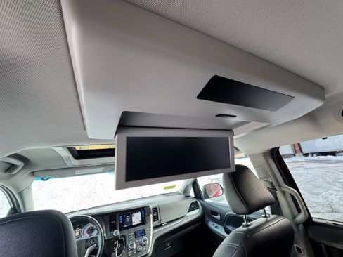 Used 2016 Toyota Sienna SE Premium image 10