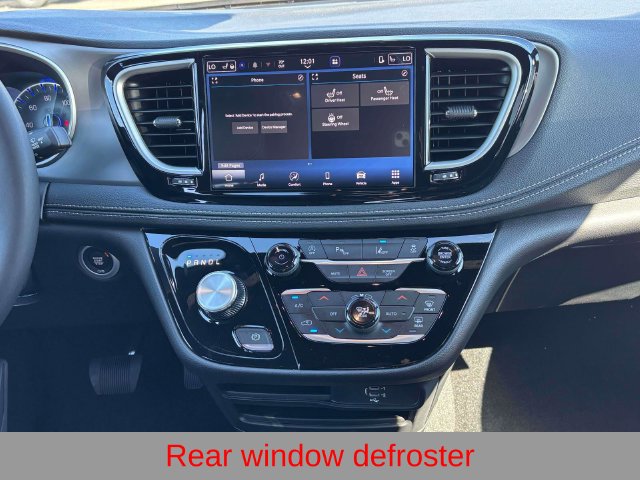 New 2027 Chrysler Pacifica Select AWD/4WD image 16