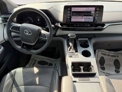 Certified 2022 Toyota Sienna XSE image 10