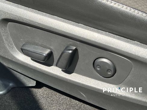 Used 2024 Nissan Pathfinder SL FWD image 16