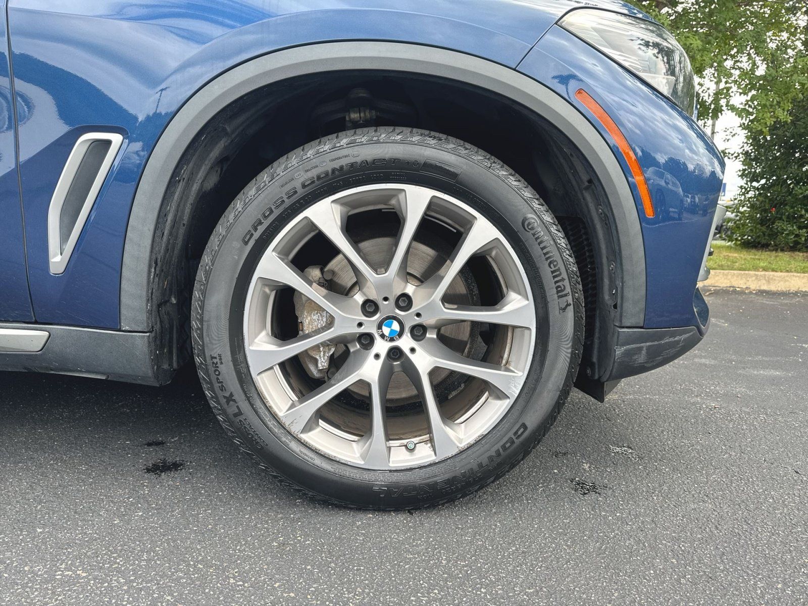 Used 2019 BMW X5 xDrive40i w/ Premium Package 2 AWD/4WD image 2