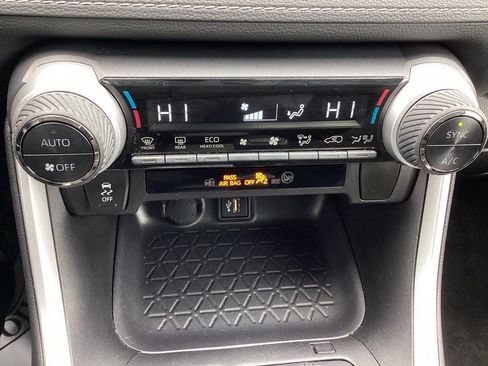 Used 2025 Toyota RAV4 XLE image 10