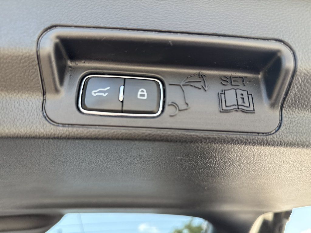 Used 2020 Ford Explorer XLT RWD image 27