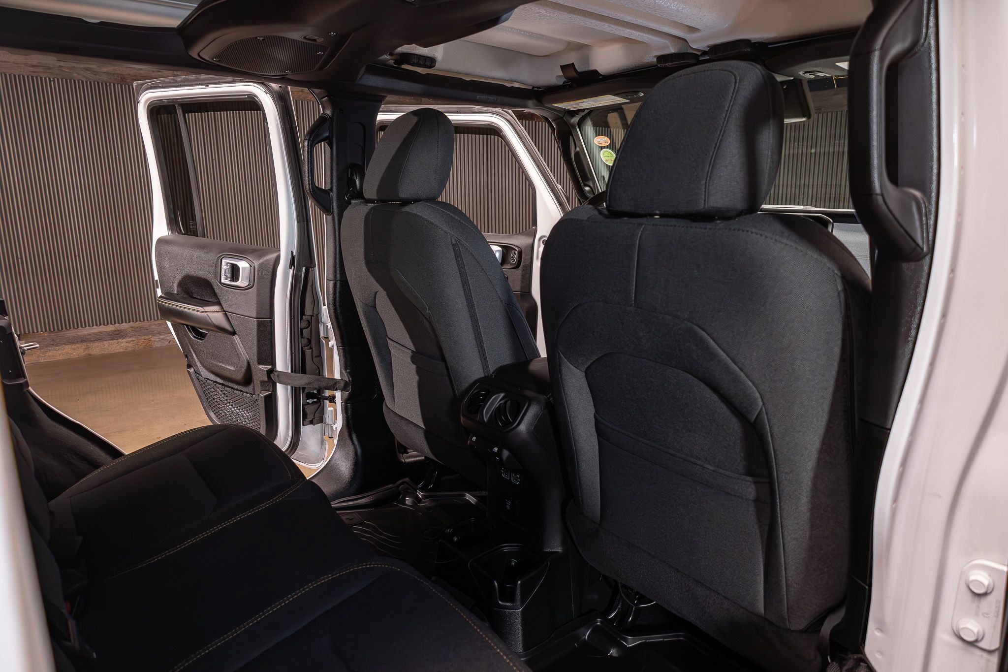 Used 2024 Jeep Wrangler Unlimited Sahara w/ Technology Group AWD/4WD image 24